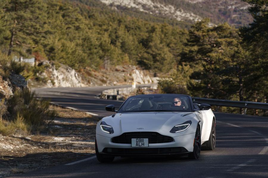  Aston Martin DB11 V8 Volante 2018 года  (NA) (фото 11 из 40)